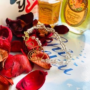 Glass handmade bracelet with wire gold heart